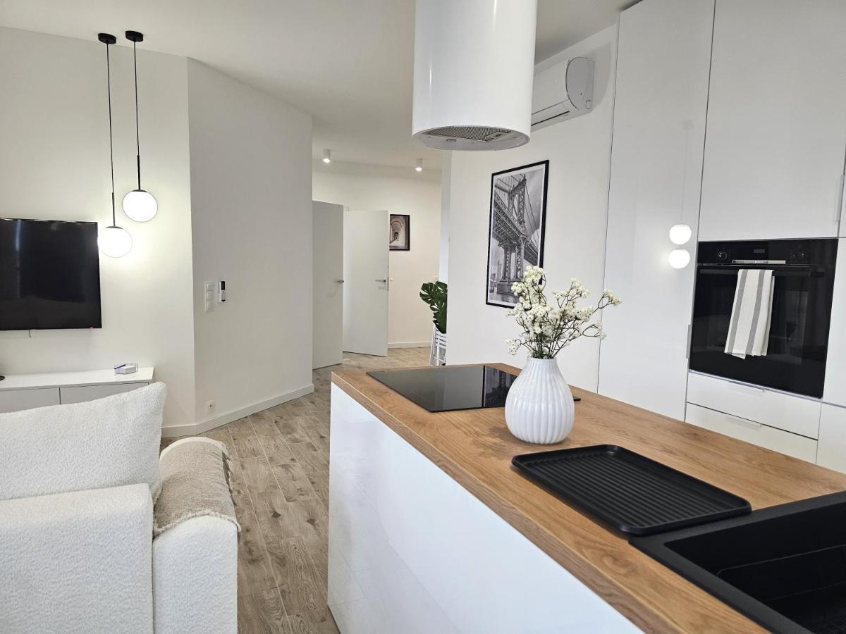 Urban Apartments Luxury Skyline Sokolska Towers 30A, 2 Free Garages, Gym & Sauna, Self Check-In Катовице Экстерьер фото