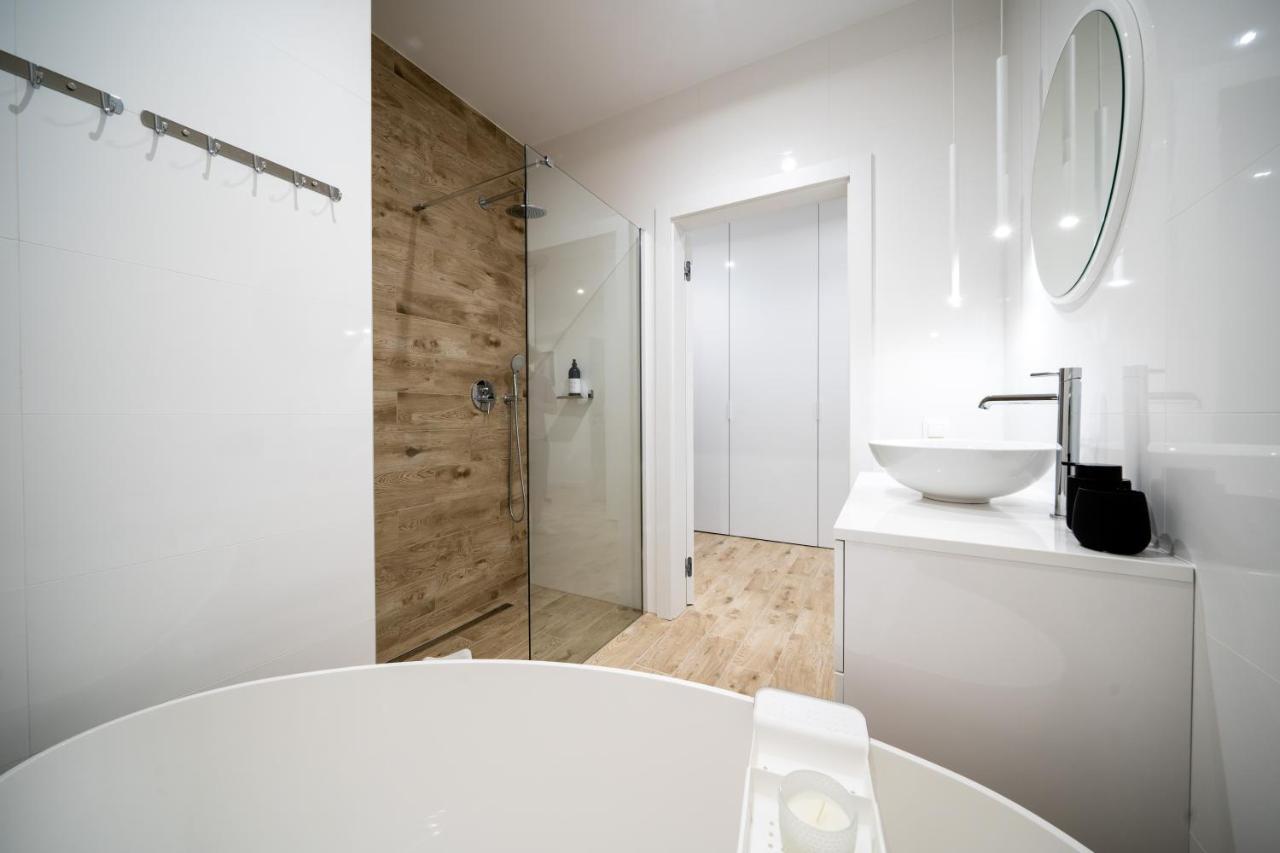 Urban Apartments Luxury Skyline Sokolska Towers 30A, 2 Free Garages, Gym & Sauna, Self Check-In Катовице Экстерьер фото