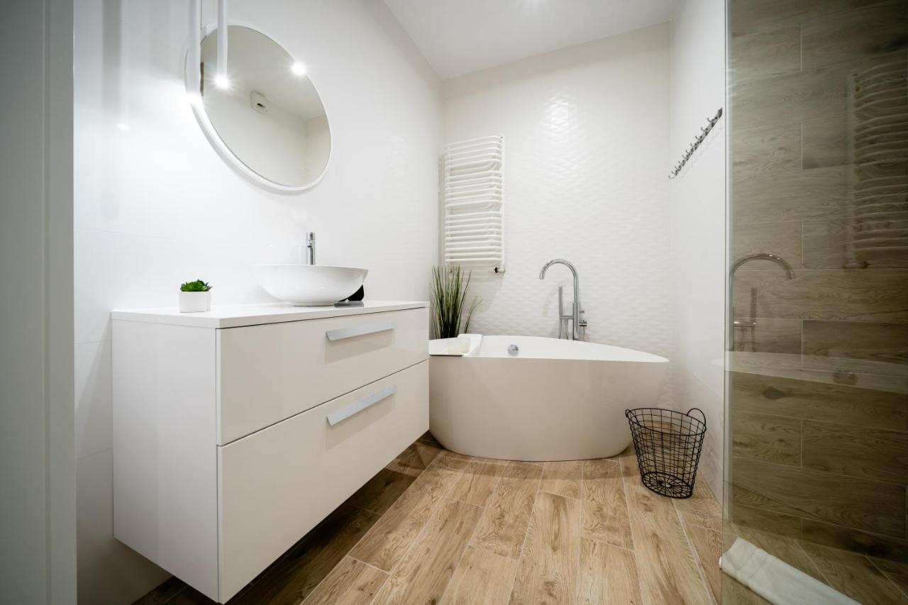 Urban Apartments Luxury Skyline Sokolska Towers 30A, 2 Free Garages, Gym & Sauna, Self Check-In Катовице Экстерьер фото
